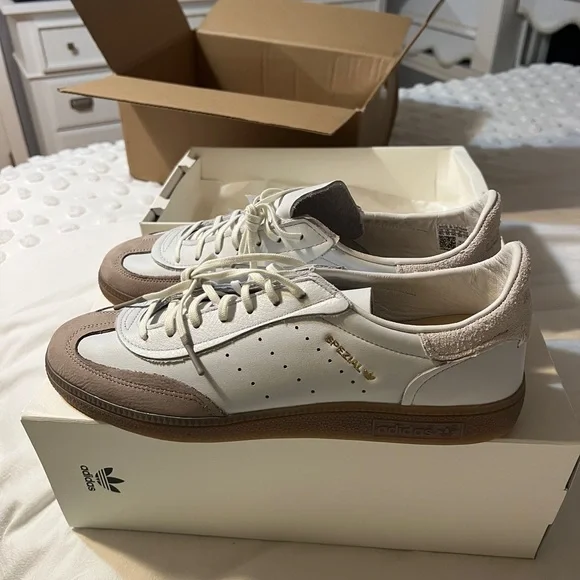 Adidas Men’s INVINCIBLE X HANDBALL SPEZIAL Sneakers - Picture 2 of 5